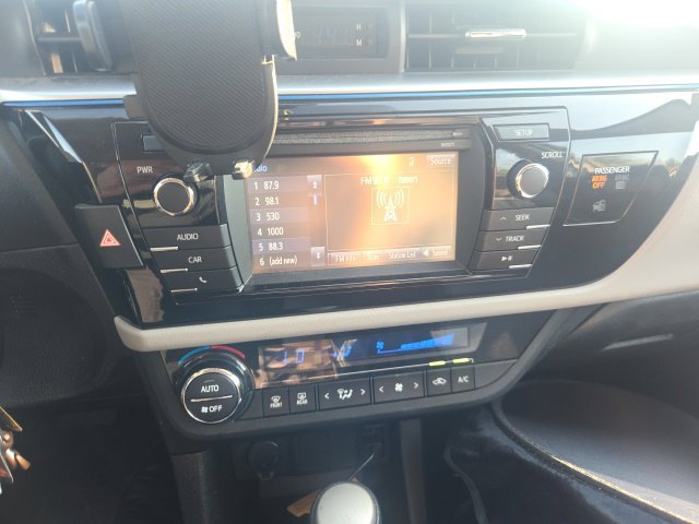 Used 2016 Toyota Corolla LE FWD image 12