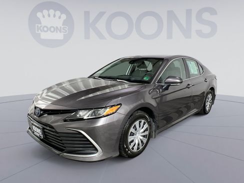 Used 2022 Toyota Camry LE image 1