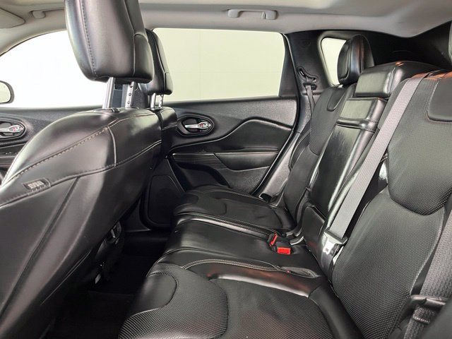 Used 2017 Jeep Cherokee Limited w/ Luxury Group AWD/4WD image 35