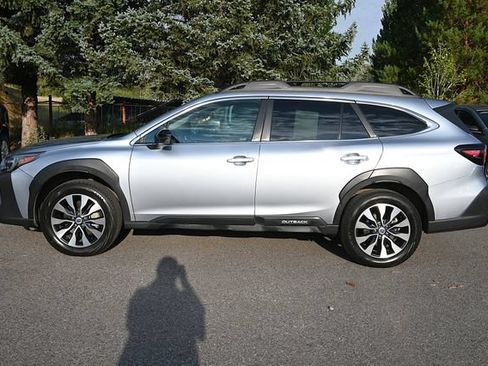 Used 2023 Subaru Outback Limited XT AWD/4WD image 2