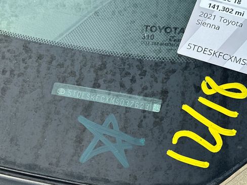 Used 2021 Toyota Sienna Platinum image 23