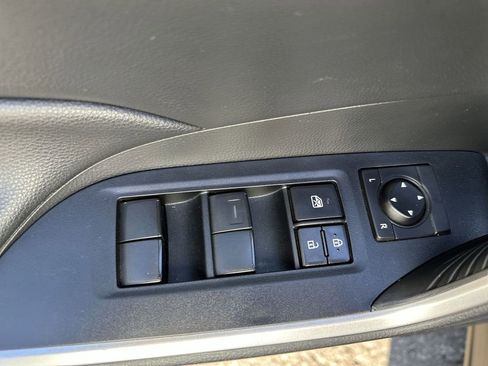 Used 2021 Toyota RAV4 LE image 15