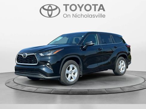 Used 2023 Toyota Highlander LE FWD image 1