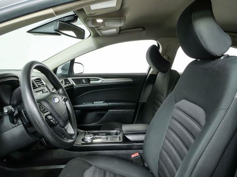 Used 2018 Ford Fusion SE FWD image 5