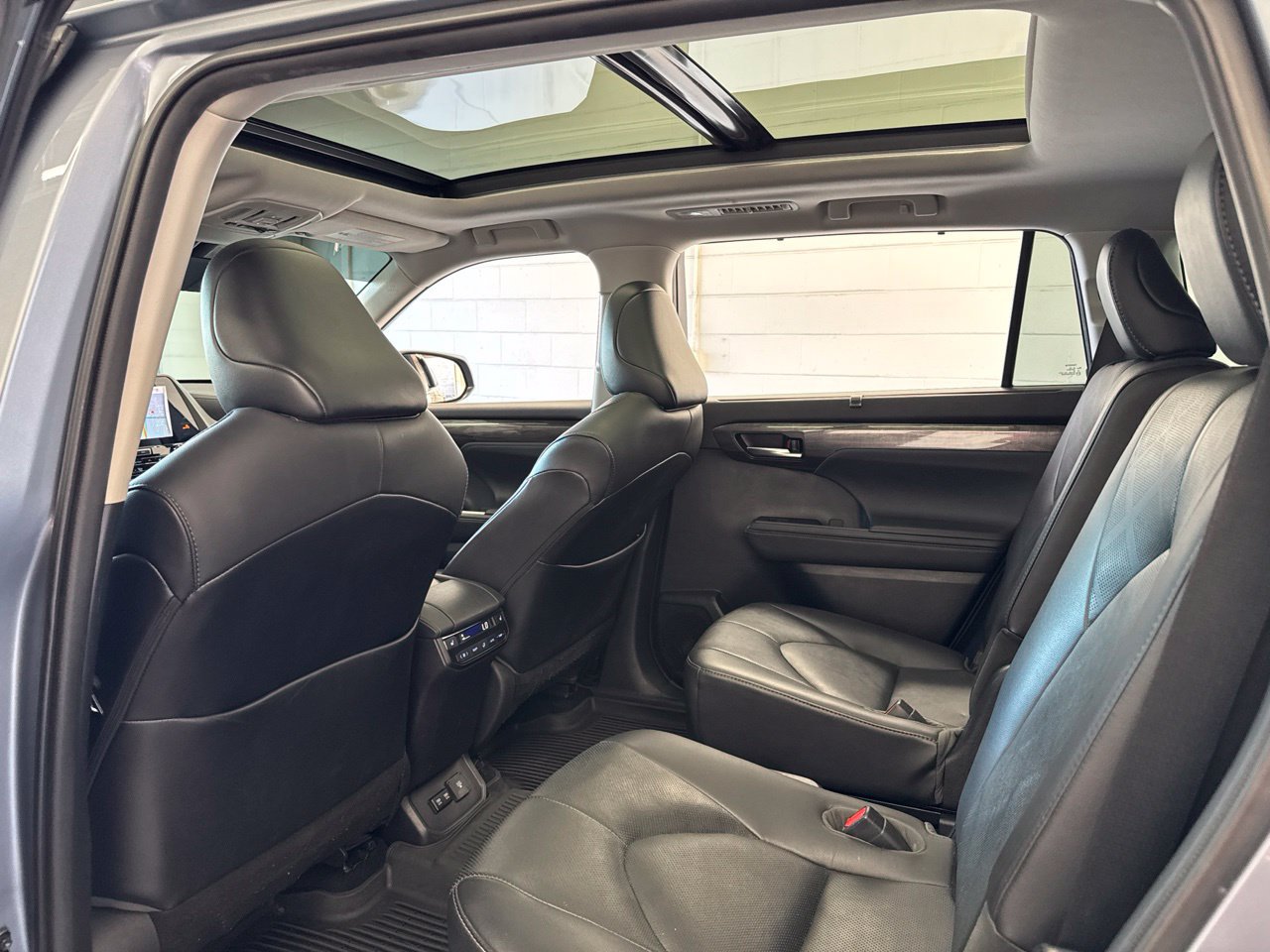 Certified 2021 Toyota Highlander Platinum AWD/4WD image 43