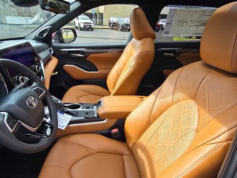 New 2026 Toyota Highlander Platinum image 22
