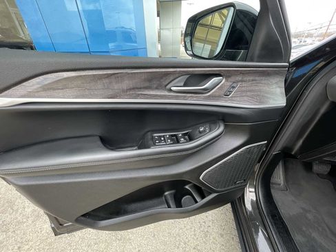 Used 2023 Jeep Grand Cherokee L Limited w/ Luxury Tech Group II image 21