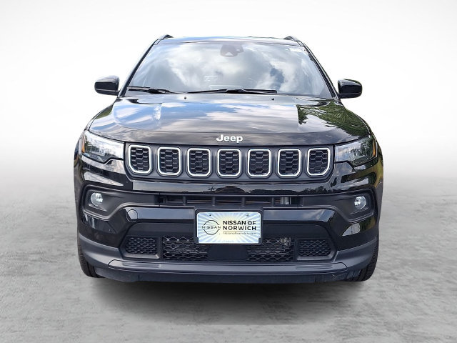 Used 2025 Jeep Compass Latitude AWD/4WD image 2