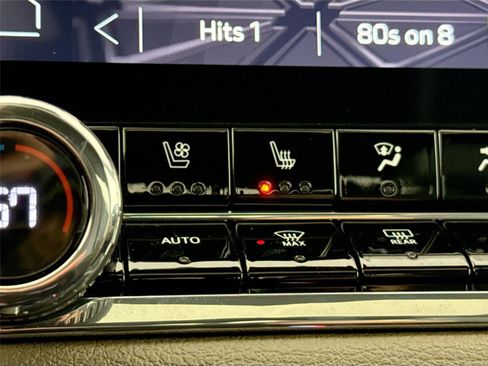 Used 2023 GMC Canyon Denali image 8