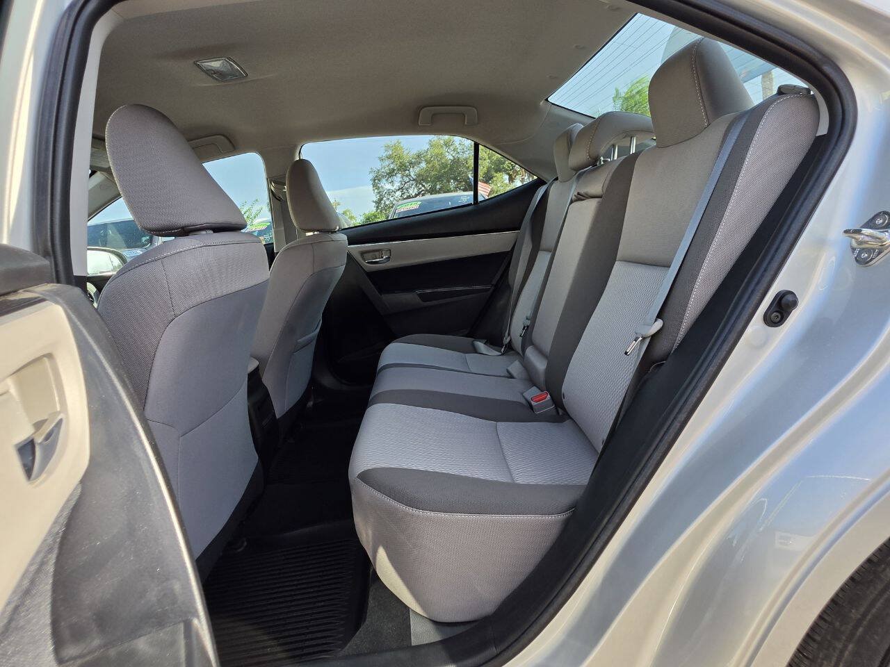 Used 2018 Toyota Corolla LE FWD image 5