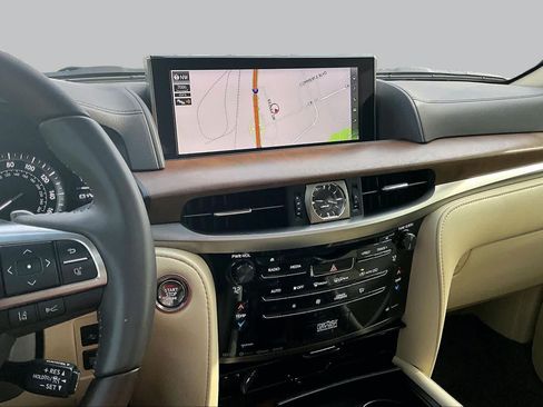 Used 2020 Lexus LX 570 4WD w/ Luxury Package image 7