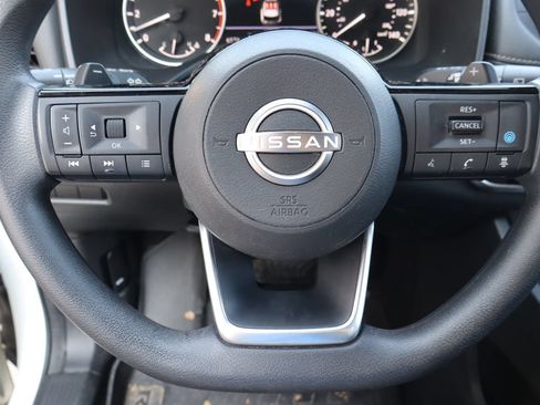 Used 2023 Nissan Rogue SV FWD image 11