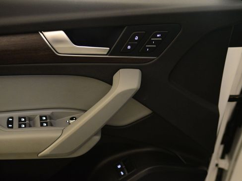 Certified 2022 Audi Q5 e Premium w/ Convenience Package image 9