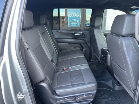 Used 2025 Chevrolet Suburban Z71 image 12