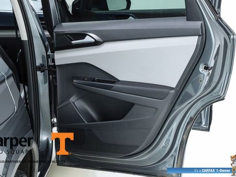 Used 2023 Volkswagen Taos SE w/ Panoramic Sunroof Package AWD/4WD image 30