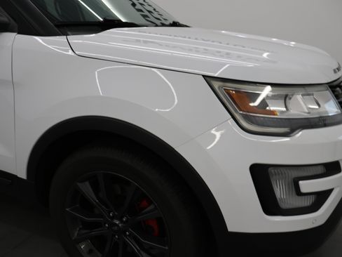 Used 2017 Ford Explorer XLT w/ XLT Appearance Package AWD/4WD image 24