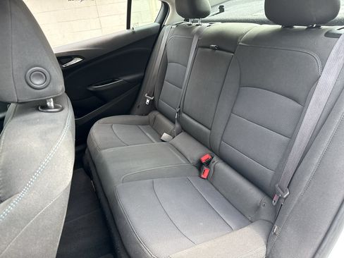Used 2017 Chevrolet Cruze LT FWD image 12