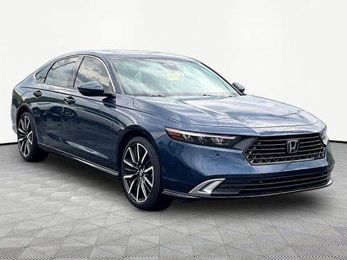Used 2025 Honda Accord Touring image 3