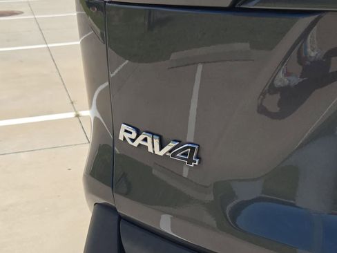 Used 2020 Toyota RAV4 XLE Premium FWD image 12