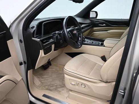 Certified 2024 Cadillac Escalade ESV Premium Luxury AWD/4WD image 9