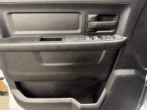 Used 2024 RAM 2500 Tradesman w/ Chrome Appearance Group image 13