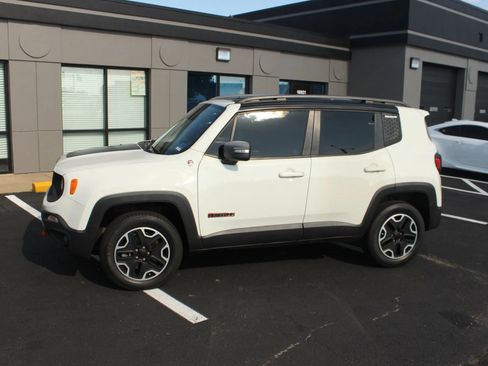 Used 2015 Jeep Renegade Trailhawk AWD/4WD image 2