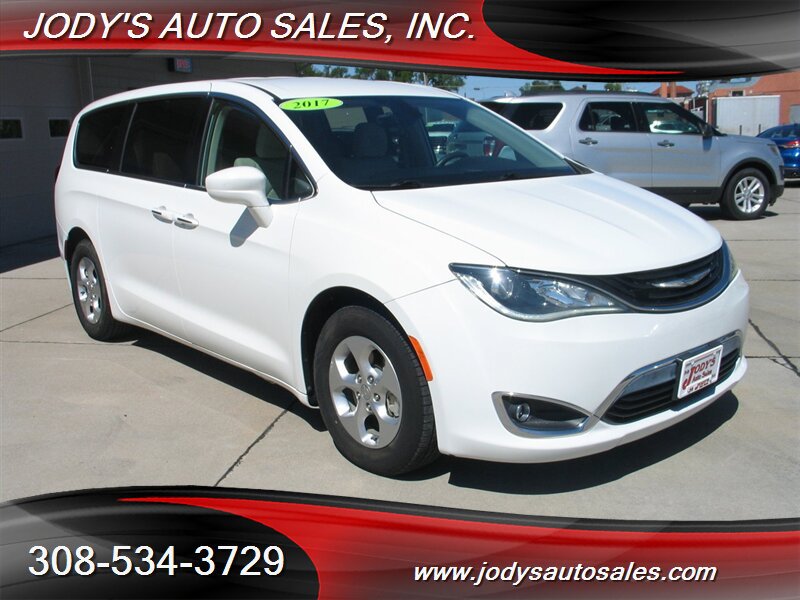 Used 2017 Chrysler Pacifica Touring Plus FWD image 1