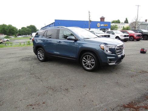 Used 2024 GMC Terrain SLT AWD/4WD image 10