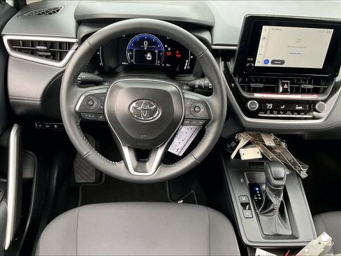 Used 2026 Toyota Corolla Cross LE w/ Moonroof Package image 6