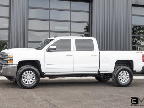 Used 2019 Chevrolet Silverado 2500 LT AWD/4WD image 3