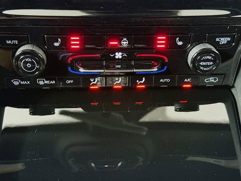 New 2025 Jeep Grand Cherokee Laredo image 15