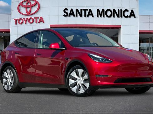 Used 2024 Tesla Model Y Long Range AWD/4WD image 1