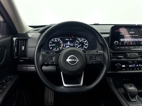 Used 2024 Nissan Pathfinder S FWD image 31