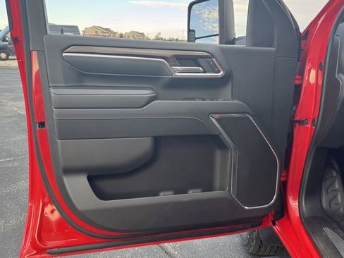 Used 2024 Chevrolet Silverado 2500 LT w/ Convenience Package image 10