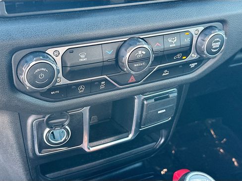 Used 2024 Jeep Wrangler Sport image 15