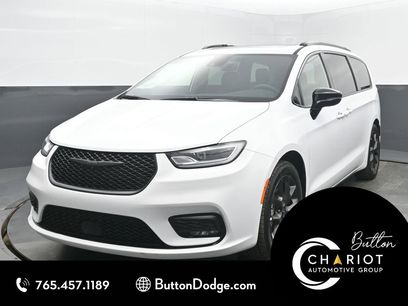 Used 2025 Chrysler Pacifica Limited