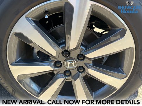 Used 2025 Honda Pilot Touring image 7