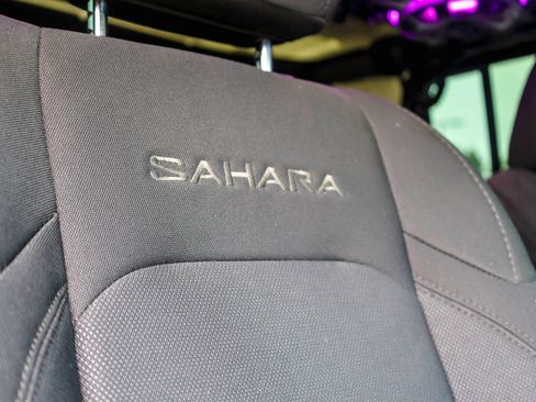 Used 2020 Jeep Wrangler Unlimited Sahara AWD/4WD image 18