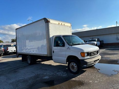 Used 2004 Ford E-350 and Econoline 350 Super Duty image 10