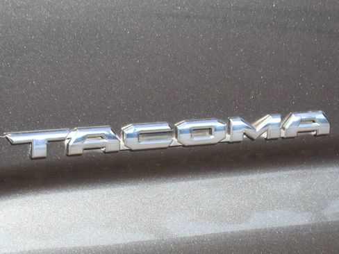 Used 2020 Toyota Tacoma TRD Sport AWD/4WD image 47
