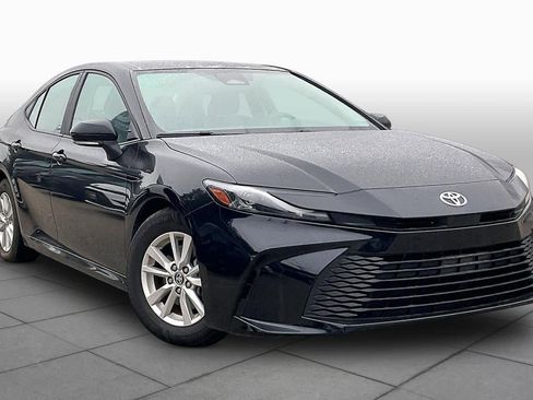 Used 2025 Toyota Camry LE FWD image 3