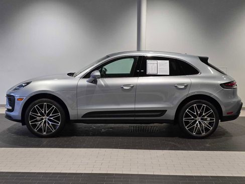 Used 2025 Porsche Macan AWD/4WD image 2