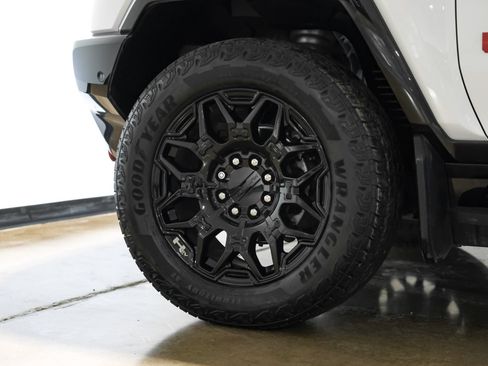 Used 2025 GMC Hummer EV 2X w/ LPO, Sport Package AWD/4WD image 67