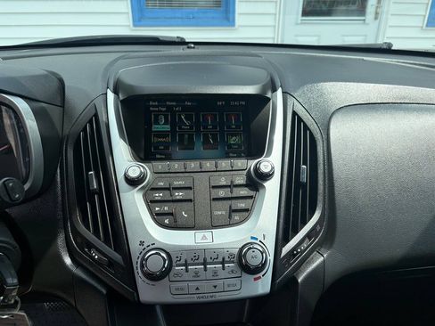 Used 2017 Chevrolet Equinox LS FWD image 16