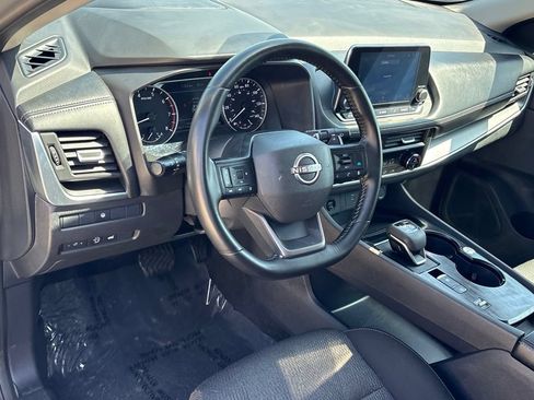 Used 2025 Nissan Rogue SV FWD image 9