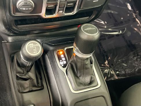 Used 2022 Jeep Gladiator Sport image 17