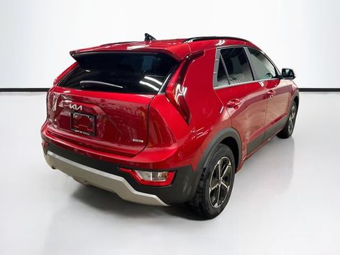 Used 2025 Kia Niro EX w/ EX Cold Weather Package FWD image 7