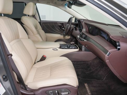 Used 2018 Lexus LS 500 w/ Luxury Package image 25