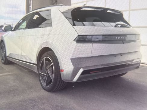 Used 2025 Hyundai Ioniq 5 Limited image 3