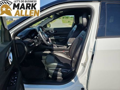 Used 2025 Jeep Compass Trailhawk AWD/4WD image 18